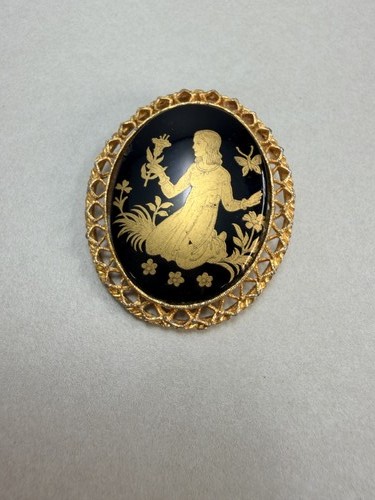 Black oval brooch gold - oval,