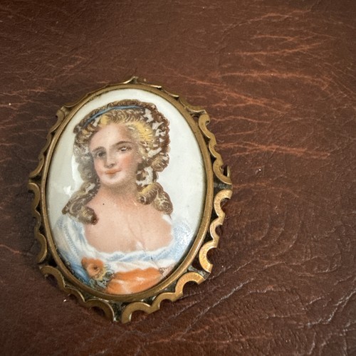 Vintage goldette cameo brooch - goldette,